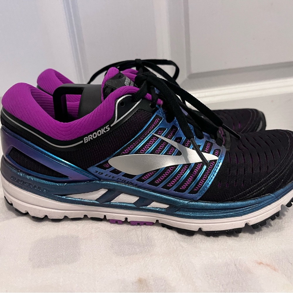 Brooks Transcend 5 Women’s Running/Walking Shoes size 7.5 in EUC.